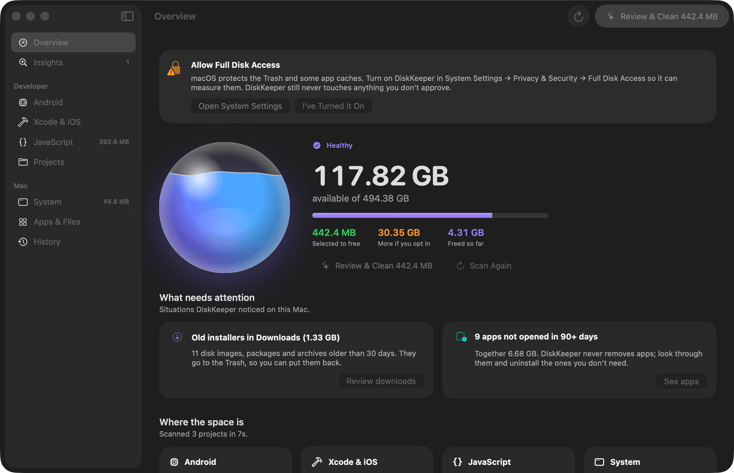 DiskKeeper's Overview: the disk orb, 117 GB available, and cards for old installers, unused apps, dormant projects and large files.